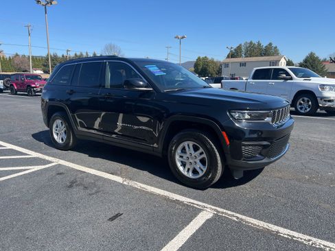 Used 2023 Jeep Grand Cherokee Laredo w/ Trailer Tow Prep Group (B) image 8