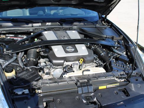 Used 2009 Nissan 370Z Touring image 23