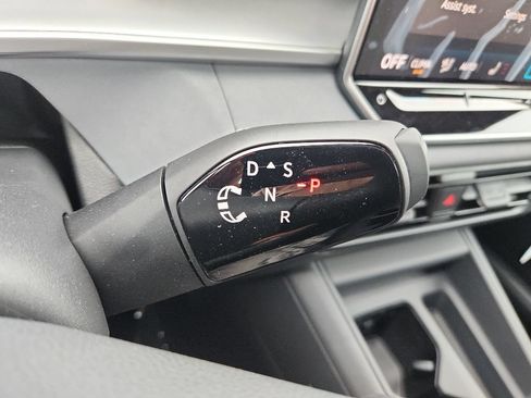 New 2026 Volkswagen Tiguan SE R-Line AWD/4WD image 16