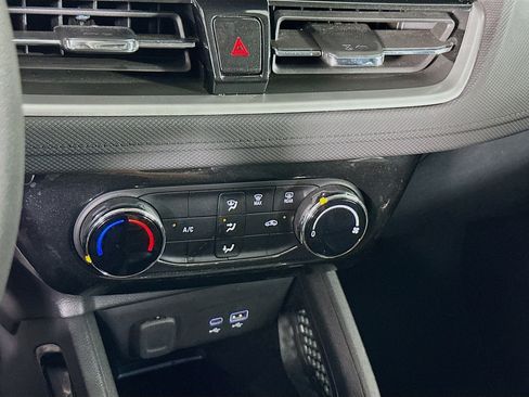 Used 2025 Chevrolet TrailBlazer LT FWD image 23