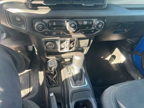 Used 2025 Jeep Gladiator Sport image 19