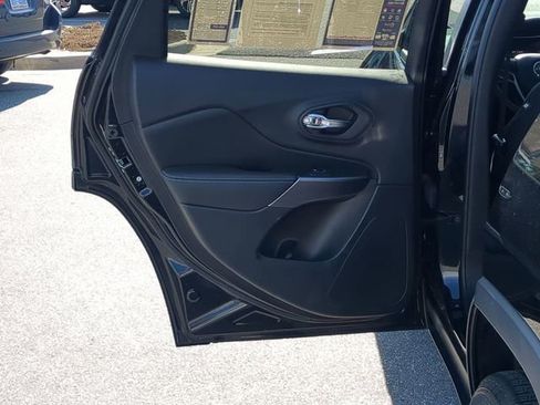 Used 2021 Jeep Cherokee Latitude image 29