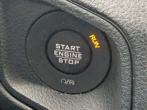 Used 2024 Jeep Wrangler Sport S image 19