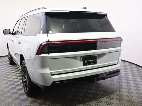 New 2026 Lincoln Navigator Reserve AWD/4WD image 4