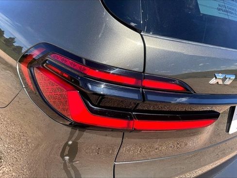 Used 2025 BMW X7 M60i AWD/4WD image 23