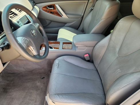 Used 2010 Toyota Camry XLE FWD image 13