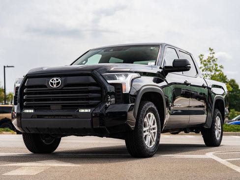 Used 2025 Toyota Tundra SR5 w/ SR5 Convenience Package AWD/4WD image 3
