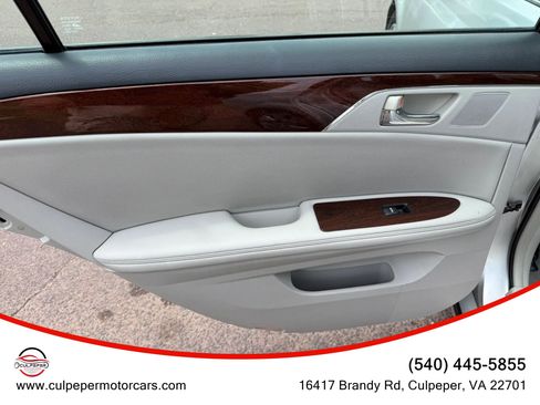 Used 2010 Toyota Avalon XLS FWD image 11
