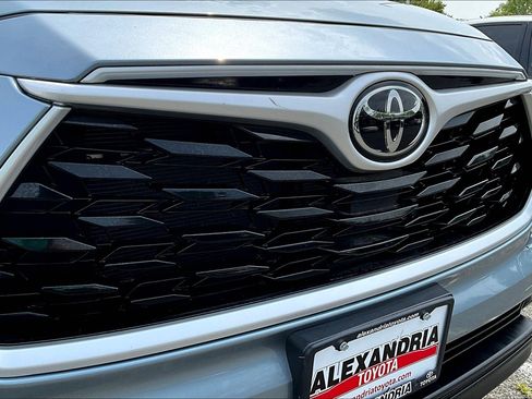 Used 2021 Toyota Highlander XLE image 30