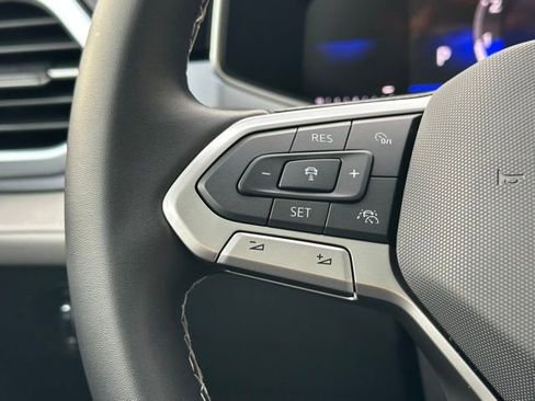 Certified 2025 Volkswagen Taos SE w/ Panoramic Sunroof Package image 44