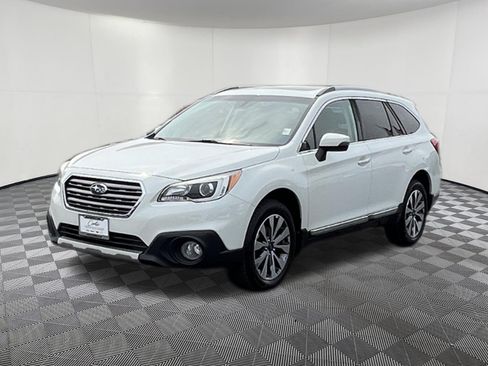 Used 2017 Subaru Outback 2.5i Touring w/ Popular Package #5A AWD/4WD image 3