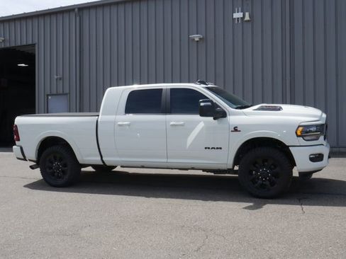 Used 2024 RAM 3500 Limited AWD/4WD image 10