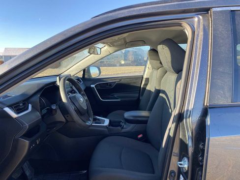Used 2020 Toyota RAV4 LE image 17
