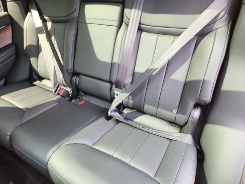 New 2025 Land Rover Range Rover SE image 25