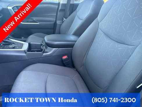 Used 2025 Toyota RAV4 XLE AWD/4WD image 22
