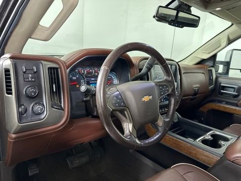 Used 2018 Chevrolet Silverado 2500 High Country w/ Duramax Plus Package image 13