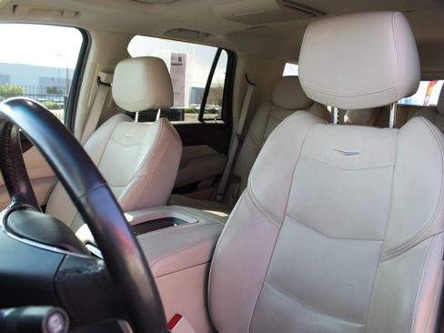 Used 2019 Cadillac Escalade Premium Luxury image 8