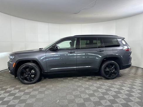 Used 2023 Jeep Grand Cherokee L Laredo image 6