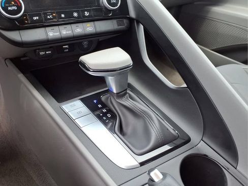 Used 2024 Hyundai Elantra SEL FWD image 5