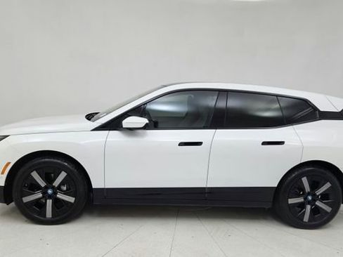 Used 2025 BMW iX xDrive50 w/ Convenience Package image 10