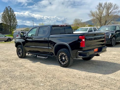 Used 2023 Chevrolet Silverado 1500 ZR2 w/ Technology Package AWD/4WD image 3