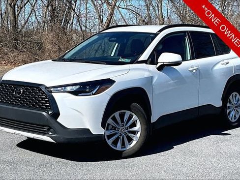 Used 2023 Toyota Corolla Cross LE image 1