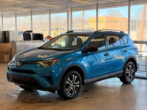 Used 2016 Toyota RAV4 LE image 3