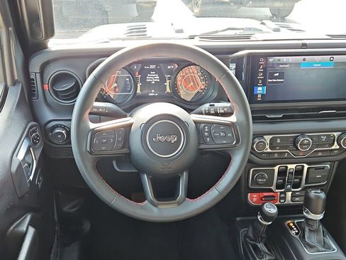 Used 2024 Jeep Wrangler Unlimited Rubicon AWD/4WD image 22