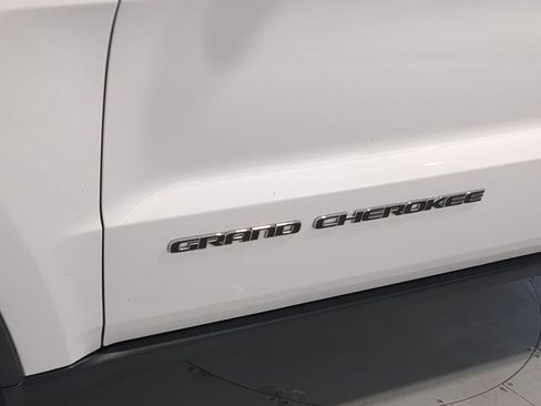 Used 2019 Jeep Grand Cherokee Limited AWD/4WD image 16