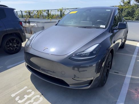 Used 2023 Tesla Model Y Long Range AWD/4WD image 2
