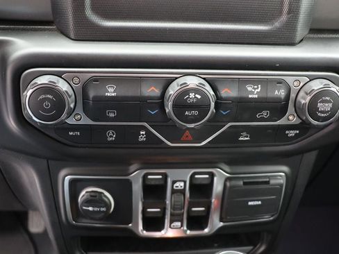 Used 2023 Jeep Wrangler Sport S image 24