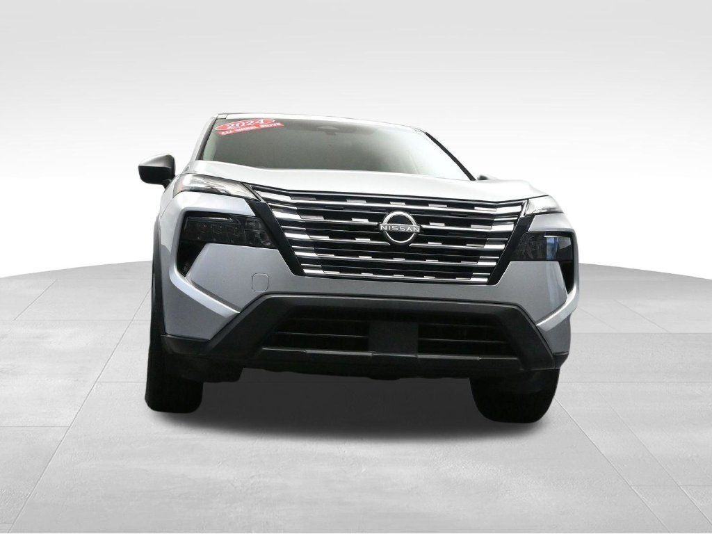 Used 2024 Nissan Rogue S AWD/4WD image 28