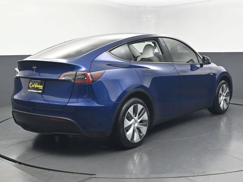 Used 2024 Tesla Model Y 2WD image 4