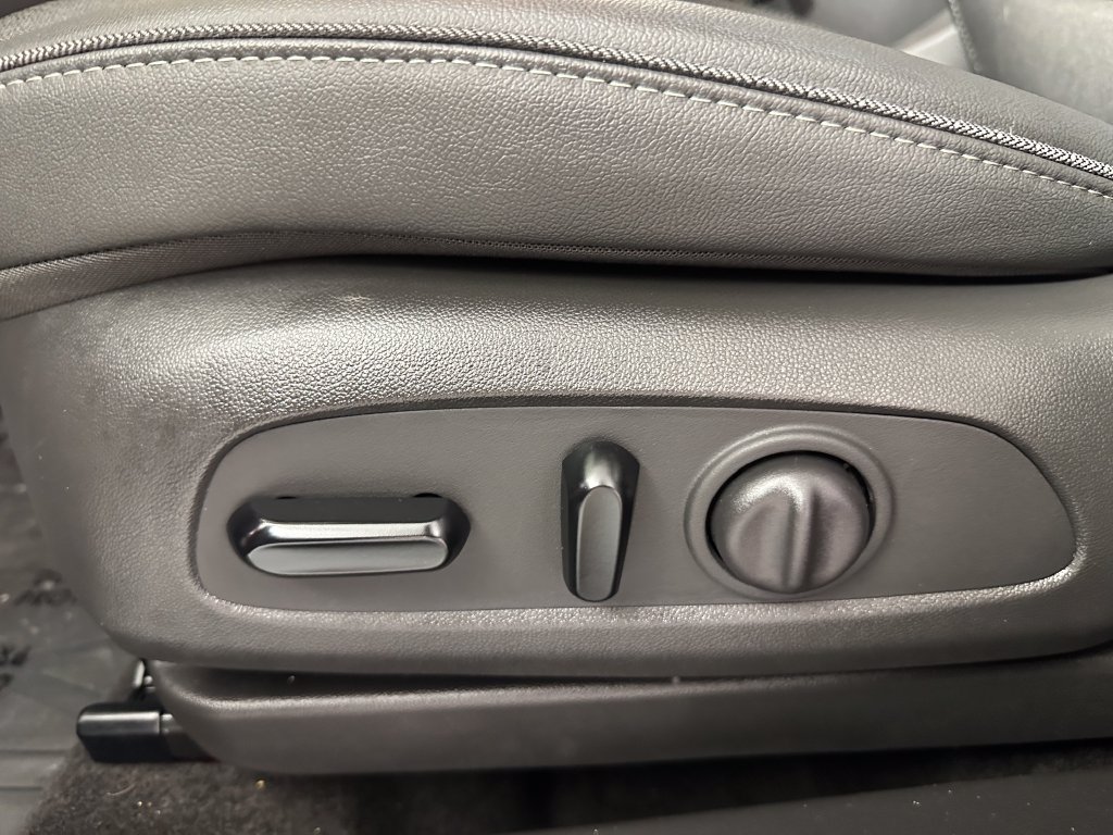 Used 2023 Buick Encore GX Select w/ Safety Package II AWD/4WD image 16