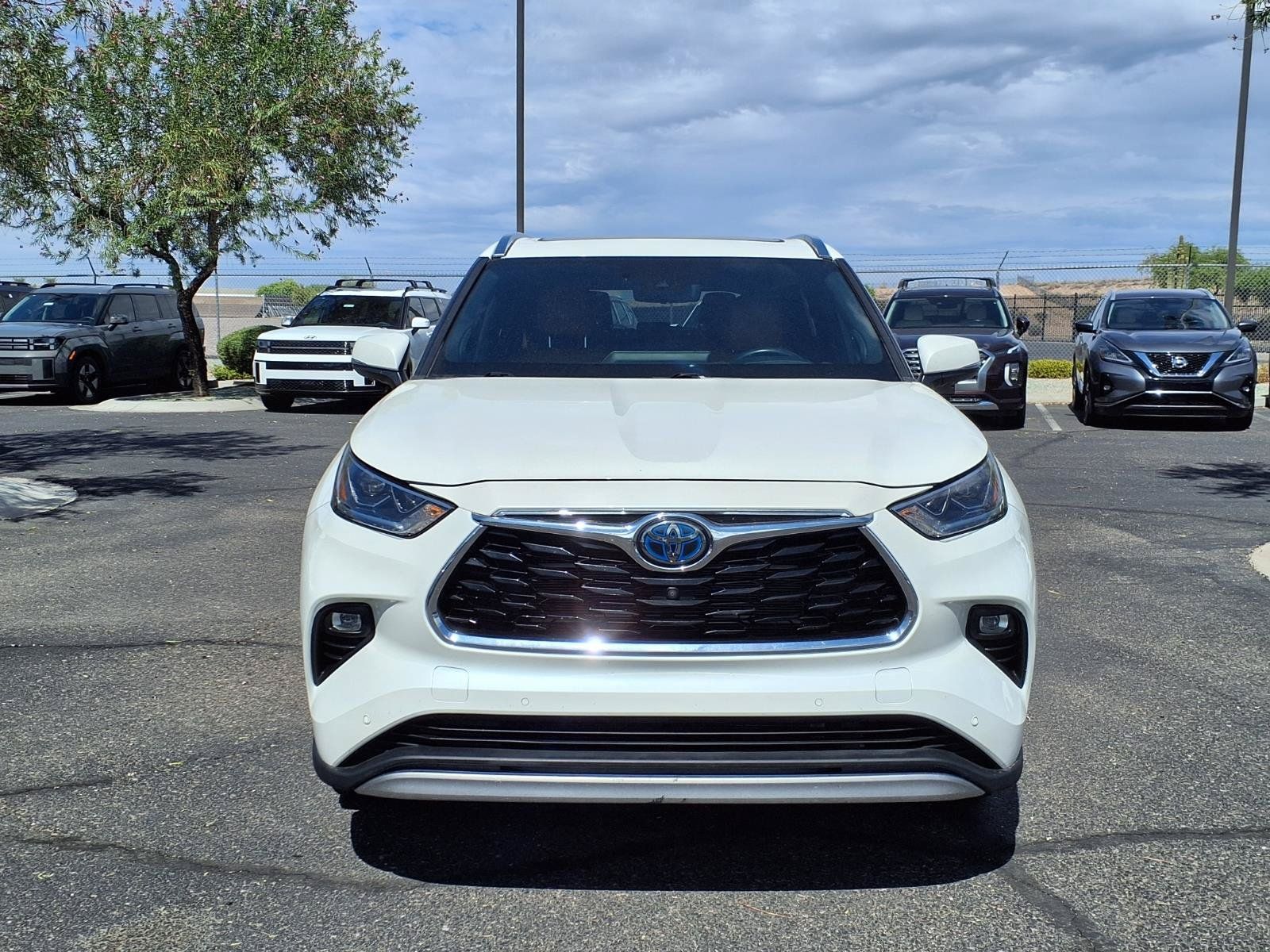 Used 2021 Toyota Highlander Platinum AWD/4WD image 2