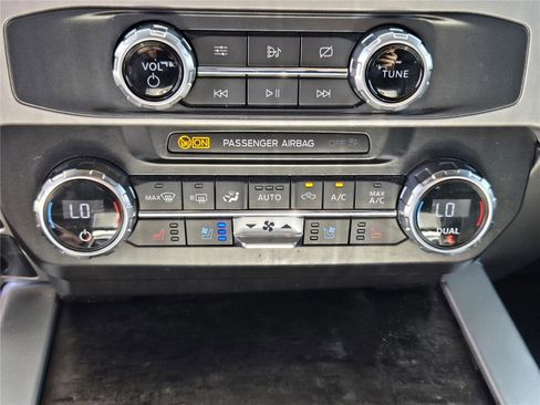 Used 2022 Ford F250 Lariat w/ Lariat Ultimate Package AWD/4WD image 17