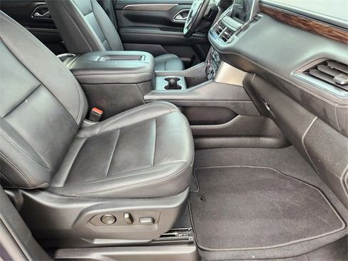 Used 2022 Chevrolet Suburban Z71 w/ Luxury Package image 14