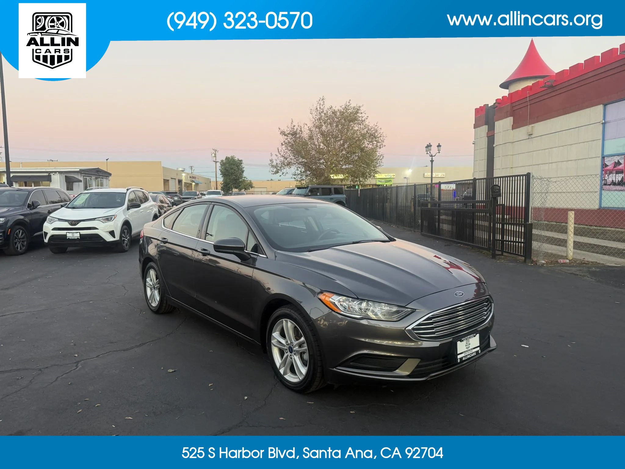 Used 2018 Ford Fusion SE w/ Fusion SE Technology Package FWD image 3