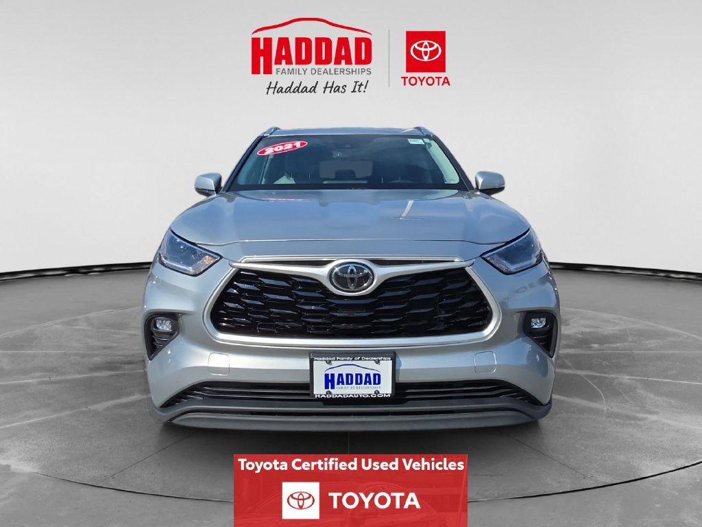 Certified 2021 Toyota Highlander XLE AWD/4WD image 9