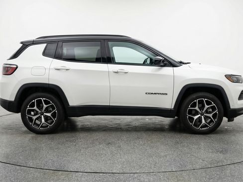 Used 2025 Jeep Compass Limited AWD/4WD image 11