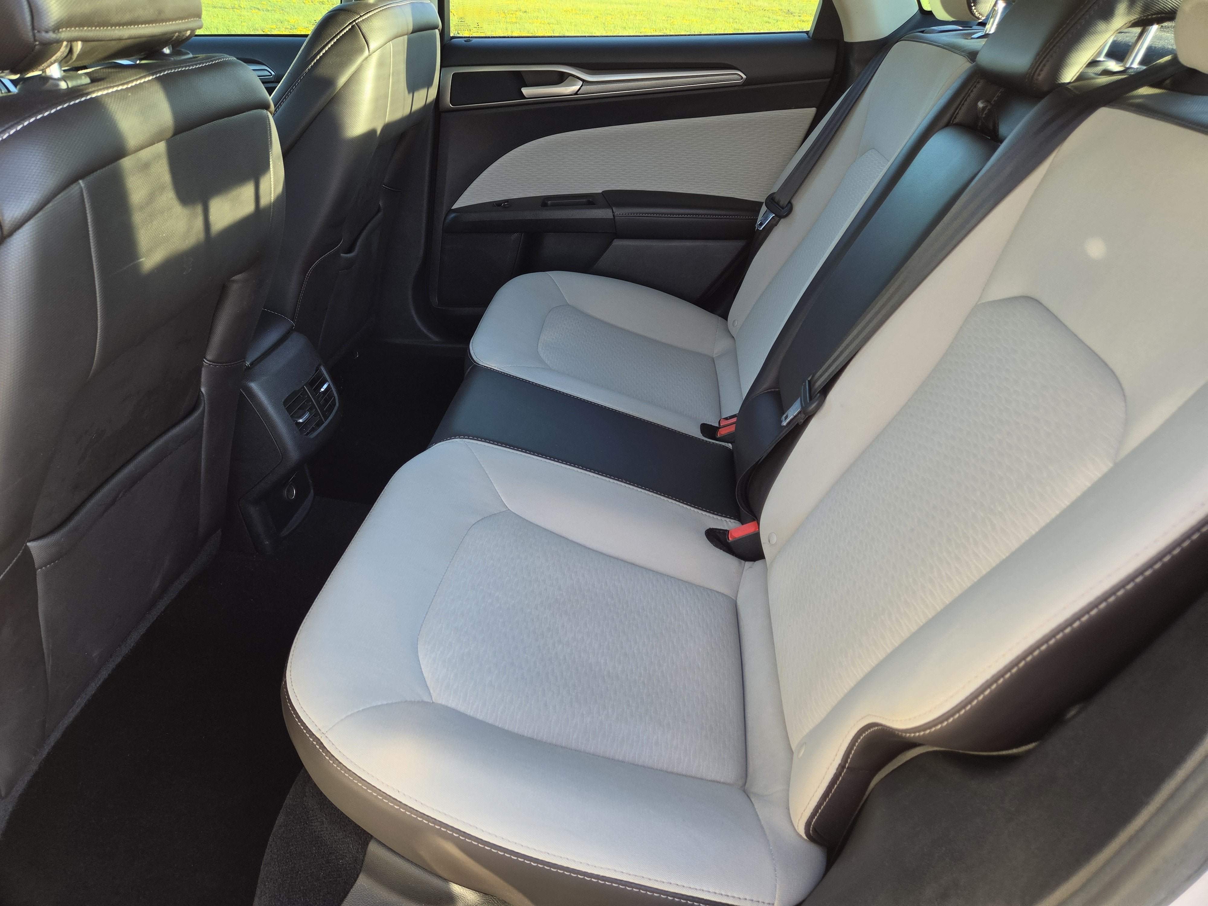 Used 2019 Ford Fusion SE w/ Equipment Group 151A FWD image 29