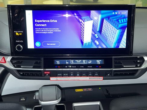 New 2026 Toyota Sienna XLE image 27