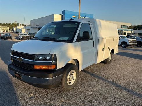 New 2025 Chevrolet Express 3500 w/ Power Convenience Package image 3