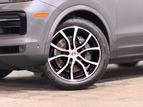 Used 2024 Porsche Cayenne Coupe image 2