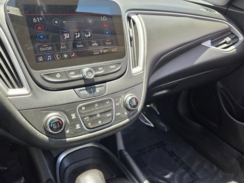 Used 2022 Chevrolet Malibu LT w/ Leather Package FWD image 18