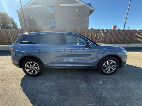 Used 2025 Lincoln Corsair AWD w/ Equipment Group 101A image 8