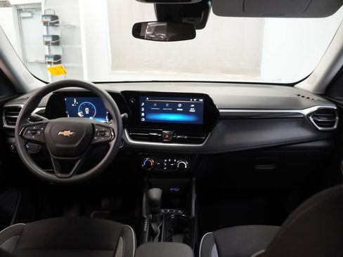 Used 2024 Chevrolet TrailBlazer LT AWD/4WD image 17