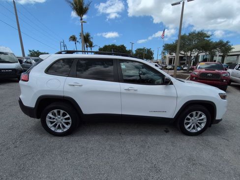 Used 2022 Jeep Cherokee Latitude Lux w/ Sun & Sound Group image 4