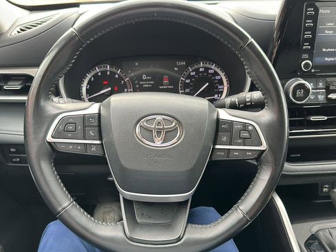 Used 2022 Toyota Highlander XLE image 36