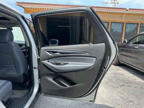 Used 2019 Buick Enclave Essence image 18